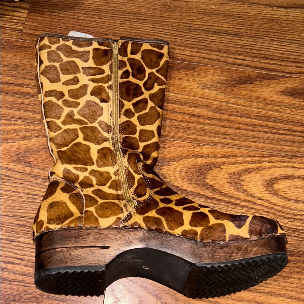 Hanna Andersson Giraffe Print Mules - Picture 3 of 7